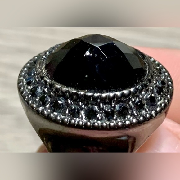 Retired Premier Designs "Black Tie" Hematite Black Crystal Ring, Size 6.5 - Picture 5 of 7